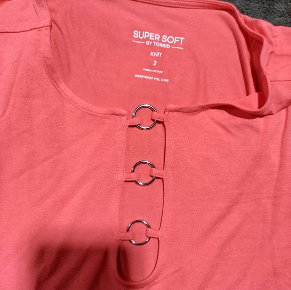 Torrid Super Soft Crew Neck O-Ring fitted Tee - Picture 2 of 4